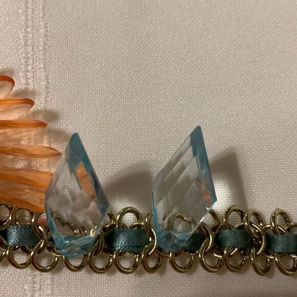 Plunder necklace with ribbon/chain intertwined and large detail flowers - Picture 9 of 9